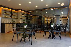 L'opera Deluxe Hotel