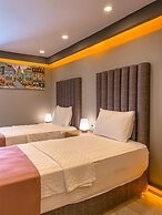 L'opera Deluxe Hotel