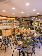 L'opera Deluxe Hotel