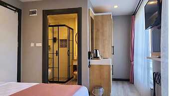 L'opera Deluxe Hotel