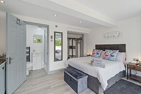 Stunning, Contemporary 1 Bedroom En-suite Annexe
