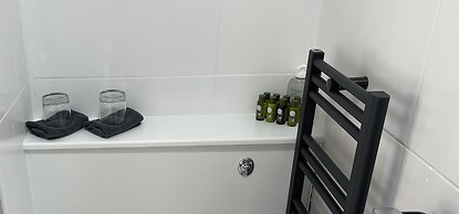 Stunning, Contemporary 1 Bedroom En-suite Annexe