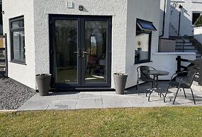 Stunning, Contemporary 1 Bedroom En-suite Annexe