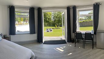 Stunning, Contemporary 1 Bedroom En-suite Annexe