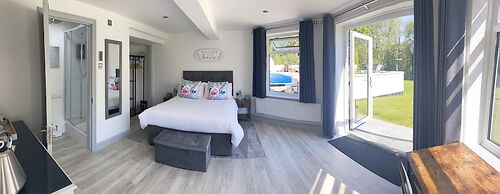 Stunning, Contemporary 1 Bedroom En-suite Annexe