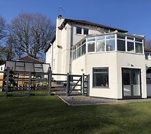 Stunning, Contemporary 1 Bedroom En-suite Annexe