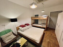 JC&BLUE Guesthouse - Hostel