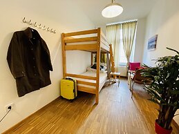 JC&BLUE Guesthouse - Hostel