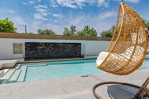 Nikon Boutique Hotel