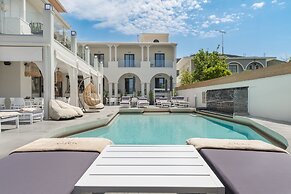 Nikon Boutique Hotel