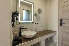 Nikon Boutique Hotel