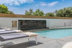 Nikon Boutique Hotel