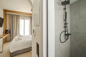 Nikon Boutique Hotel