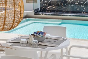 Nikon Boutique Hotel