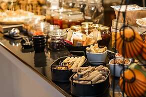 Nikon Boutique Hotel