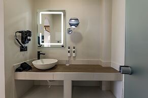 Nikon Boutique Hotel