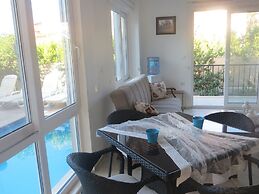 Villasevval-sleeps8-pool-bbq-ac-neartown