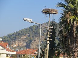 Villasevval-sleeps8-pool-bbq-ac-neartown