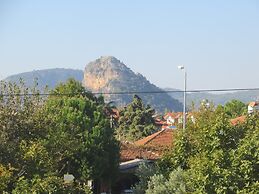 Villasevval-sleeps8-pool-bbq-ac-neartown