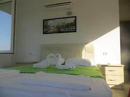 Villasevval-sleeps8-pool-bbq-ac-neartown