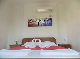 Villasevval-sleeps8-pool-bbq-ac-neartown