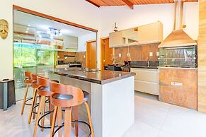 PF28 - Excelente Casa 4 Suítes