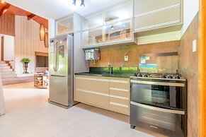 PF28 - Excelente Casa 4 Suítes