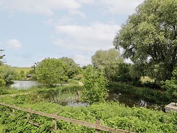 The Shepherds Hut at Bridge Lake Farm & Fishery