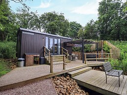 The Shepherds Hut at Bridge Lake Farm & Fishery