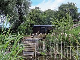 The Shepherds Hut at Bridge Lake Farm & Fishery