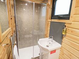 The Shepherds Hut at Bridge Lake Farm & Fishery