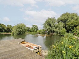 The Shepherds Hut at Bridge Lake Farm & Fishery