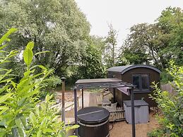 The Shepherds Hut at Bridge Lake Farm & Fishery