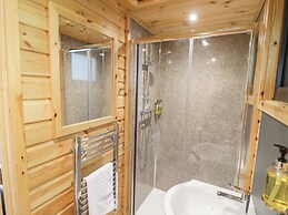 The Shepherds Hut at Bridge Lake Farm & Fishery