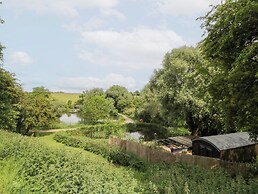 The Shepherds Hut at Bridge Lake Farm & Fishery