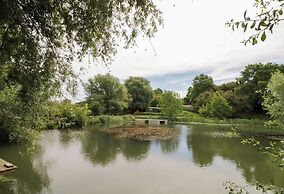The Shepherds Hut at Bridge Lake Farm & Fishery