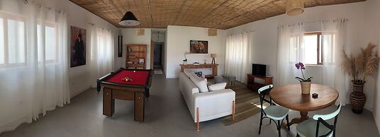 Mar Egeu Arte & Pouso