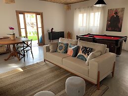 Mar Egeu Arte & Pouso