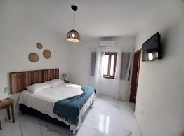 Mar Egeu Arte & Pouso