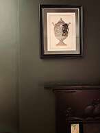 Kensington Place - 4 Bedroom Home w Free Parking