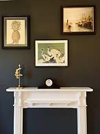 Kensington Place - 4 Bedroom Home w Free Parking