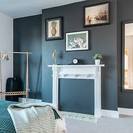 Kensington Place - 4 Bedroom Home w Free Parking