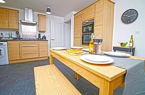 Isla House - Newport City Centre - Sleeps 7