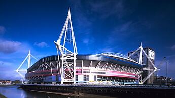 The Loft 2BR Duplex 82 Cathedral Cardiff Parking