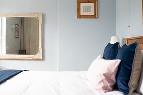 The Loft 2BR Duplex 82 Cathedral Cardiff Parking