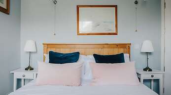 The Loft 2BR Duplex 82 Cathedral Cardiff Parking