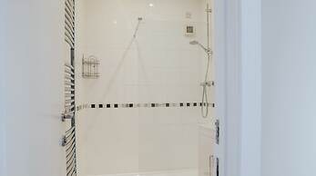 The Loft 2BR Duplex 82 Cathedral Cardiff Parking