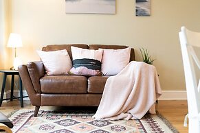 The Loft 2BR Duplex 82 Cathedral Cardiff Parking