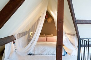 The Loft 2BR Duplex 82 Cathedral Cardiff Parking