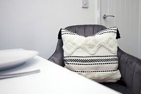 Eveswell Studios Comfort Studio 10